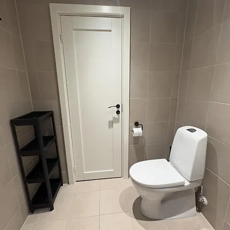 - Walking Distance To Everything Apartment Holo