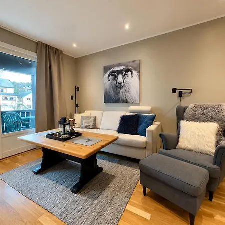 - Walking Distance To Everything Apartment *
